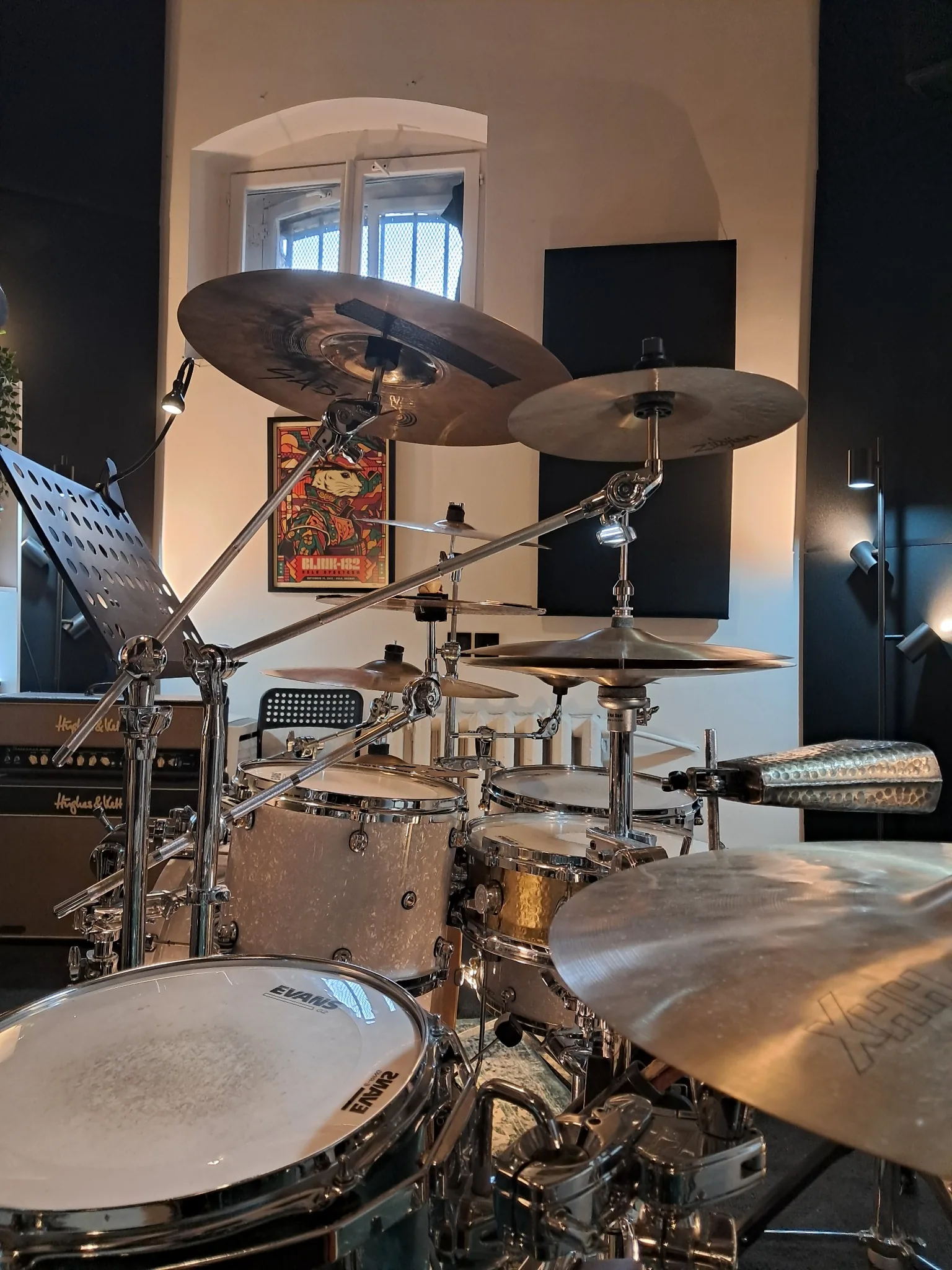 Pearl Masterworks būgnų komplektas ir lėkštės